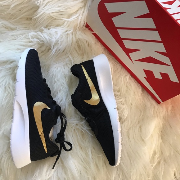 NIB Nike Tanjun Big Kid’s Sneaker - Picture 5 of 8